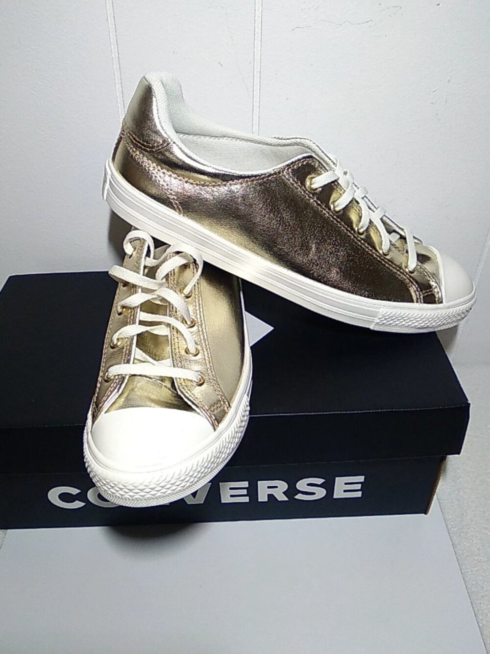 Converse Womens Size 9.0 Sneaker Gold Metallic CTAS Dainty Lucky Ox A15448C